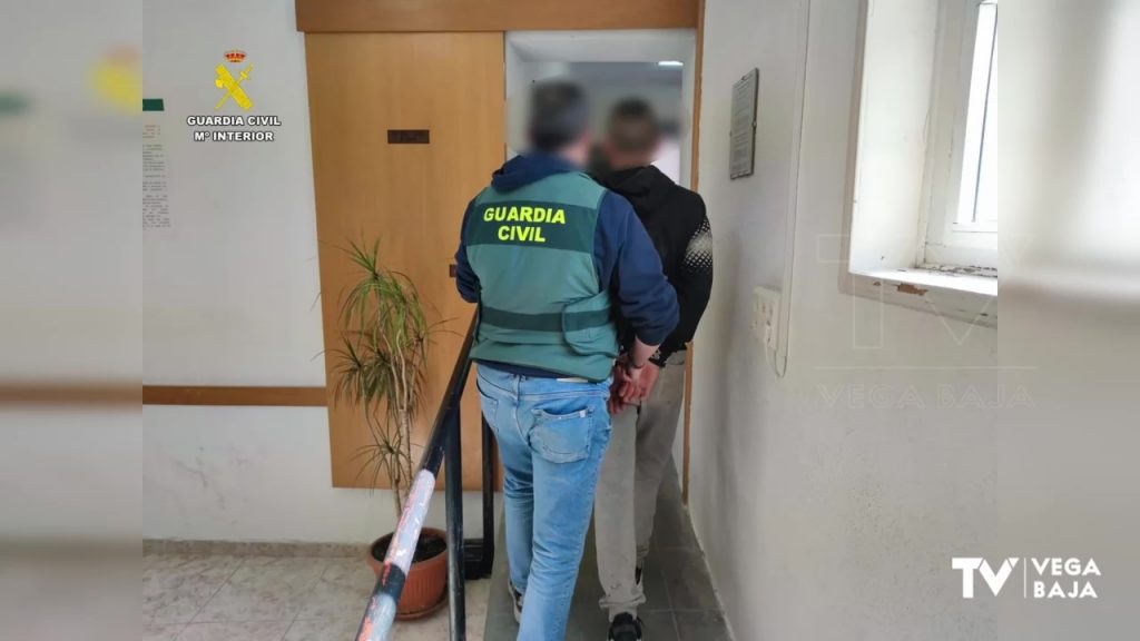 La Guardia Civil Detiene A Tres Personas Por Robo Con Violencia A Dos