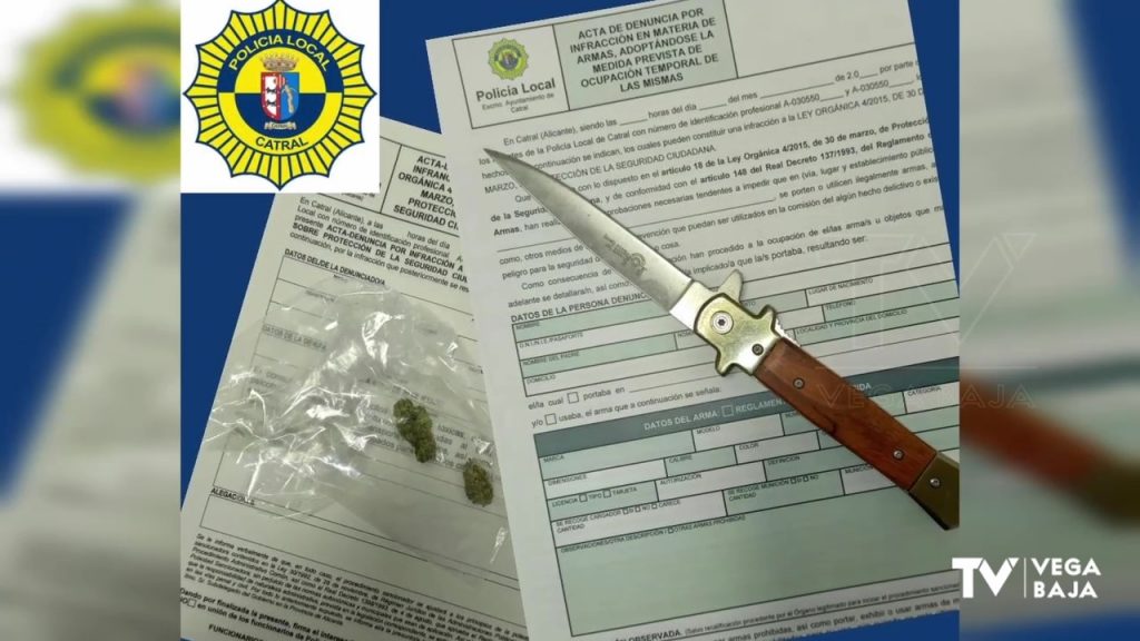 La Polic A Local De Catral Sorprende A Un Joven Con Una Navaja Y Cogollos De Marihuana En Un