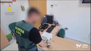 La Guardia Civil detiene a una mujer por venta de droga en una peluquería de Almoradí