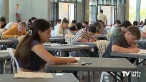 EBAU 2024: Alumnos de 11 centros educativos de la Vega Baja se examinan en el Auditorio Internacional de Torrevieja