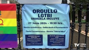 Arrancan la bandera LGTBI del Puente Viejo de Orihuela